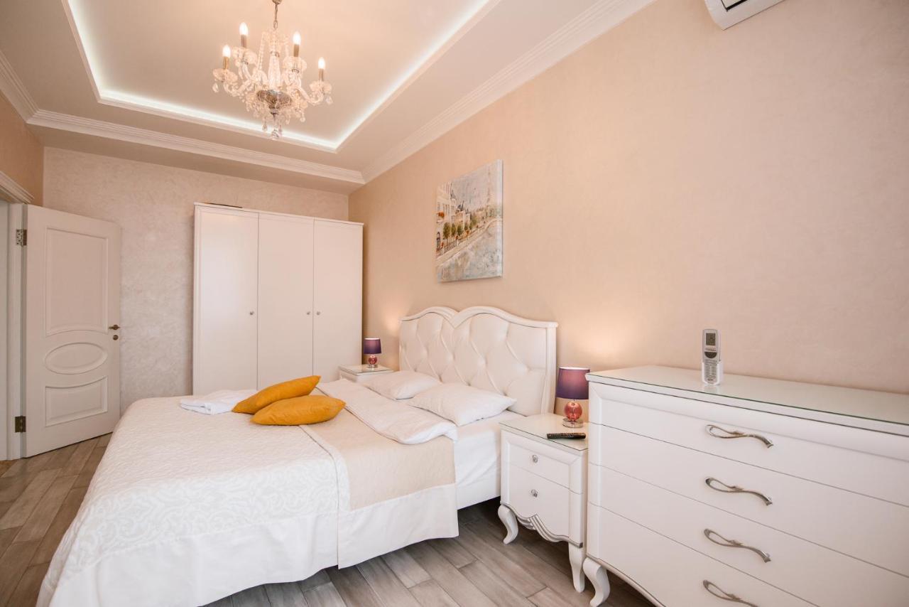 Apartmán Luxury For Business & Pleasure Royal 1 Kyjev Exteriér fotografie